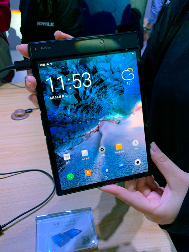 Geeknetic Ya está aquí el primer smartphone plegable, el Rouyu FlexiPai, que además estrena el Snapdragon 8150 4